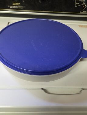 Tupperware Round Blue Lid Food Storage Container